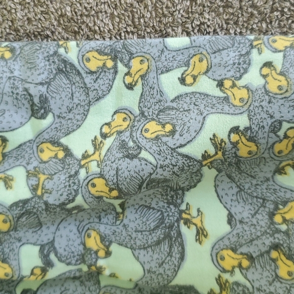 Alice in Wonderland theme Lularoe leggings 2 pairs - Picture 7 of 9